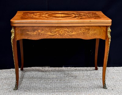 Lot 460 - A mid-20th century Italian walnut and...