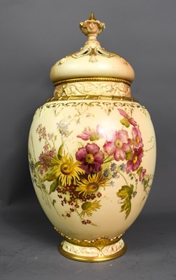 Lot 86 - A Royal Worcester large potpourri vase and...