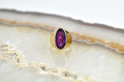 Lot 133 - A 9ct gold and amethyst oval ring, size K/J, 6g.