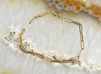 Lot 62 - A 9ct gold box link bracelet, 4.5g.
