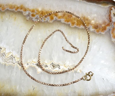 Lot 180 - A 9ct gold chain link necklace, 7.3g.