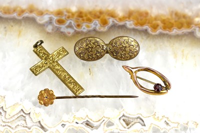 Lot 253 - An antique gold plated brooch together with a...