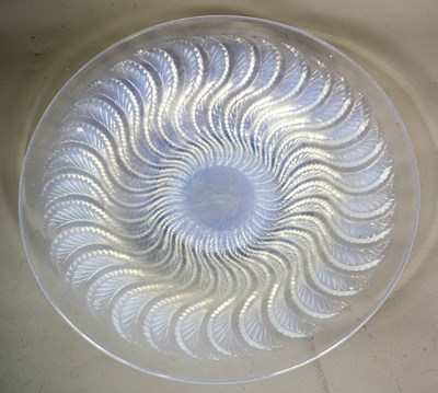 Lot 74 - A Rene Lalique (186 –1945) fleurons opalescent...
