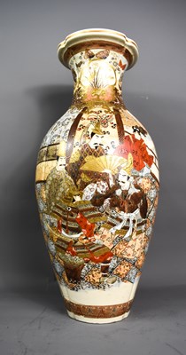 Lot 37 - A 20th century Japanese Satsuma vase decorated...