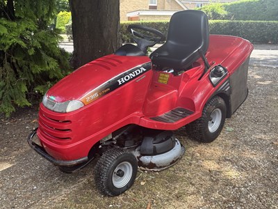 Lot 526 - A Honda 2315 garden tractor mower 96cm cut...