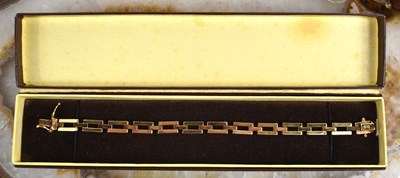 Lot 174 - A 9ct gold box link bracelet, 18cm long, 11g.