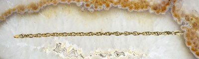 Lot 100 - A 9ct gold chain link bracelet, 4.6g.