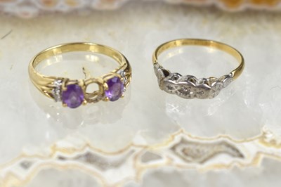 Lot 95 - An 18ct gold and diamond ring, size M/L...