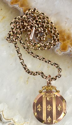 Lot 177 - A 9ct gold locket pendant and necklace, 6.5g.