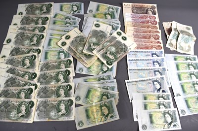 Lot 223 - A large collection of British banknotes, to...