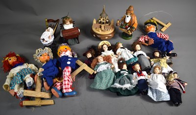 Lot 172 - A group of puppets together with...