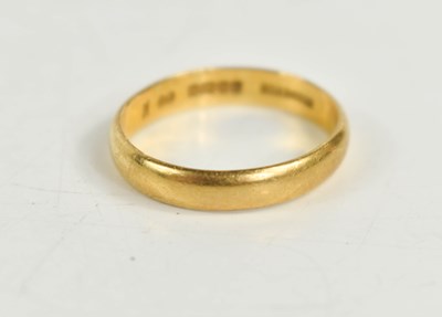 Lot 84 - A 22ct gold wedding band, size O, 3.81g.