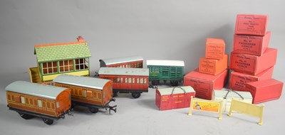 Lot 379 - A group of vintage Hornby Meccano O gauge...