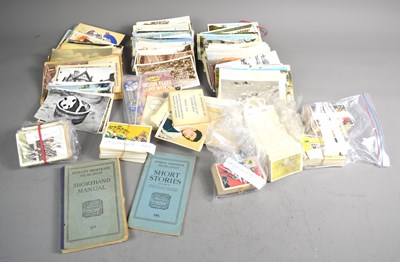 Lot 133 - A collection of vintage postcards to include...