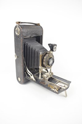 Lot 261 - A vintage Kodak Eastman folding camera, with...