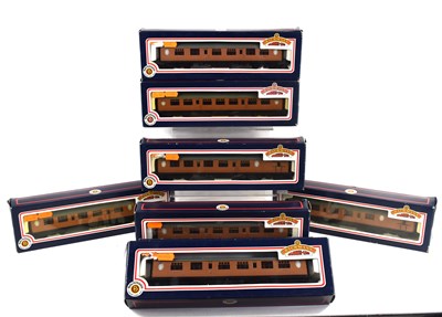 Lot 416 - A group of eight Bachmann OO gauge LNER and...