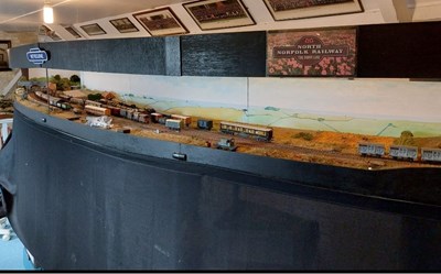 Lot 302 - An impressive and highly detailed model...