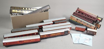 Lot 366 - A collection of OO gauge model railway...