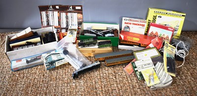 Lot 363 - A collection of OO gauge model railway...
