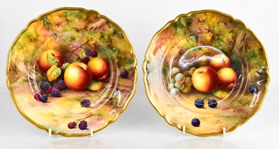 Lot 189 - A pair of Royal Worcester plates by Horice...