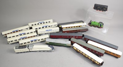 Lot 382 - A Hornby OO gauge "Silver Link" and Mailcoach...