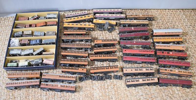 Lot 443 - A collection of OO gauge coaches and wagons to...