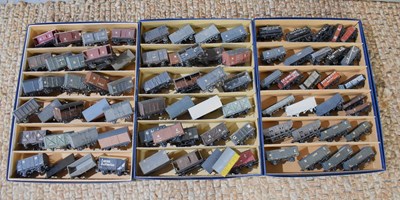 Lot 453 - A collection of OO gauge railway wagons to...
