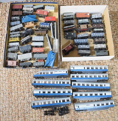Lot 368 - A group of OO gauge model railway goods wagons...