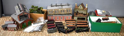 Lot 354 - A collection of OO gauge model railway...