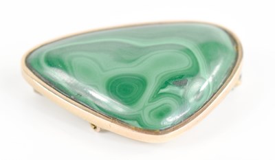 Lot 6 - A 9ct gold and malachite brooch, 3.5cm by 2.5cm.
