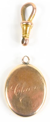 Lot 96 - A 9ct gold locket pendant together with a 9ct...