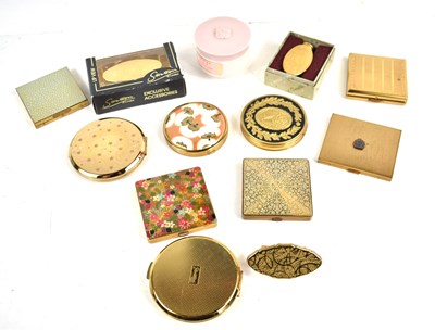 Lot 37 - A quantity of vintage powder compacts to...