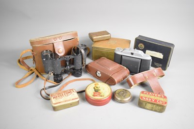 Lot 339 - A group of collectables to include vintage...