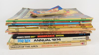 Lot 290 - A group of vintage annuals to include Tarzan...