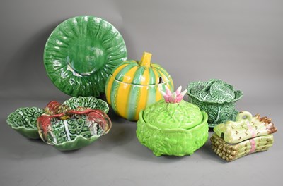 Lot 70 - A group of pottery to include a Portuguese...