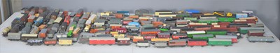 Lot 21 - A large quantity of Hornby and Airfix 00 gauge...