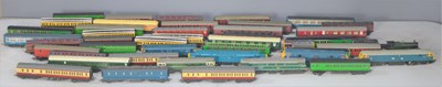 Lot 22 - A group of Lima and Hornby 00 gauge railway...
