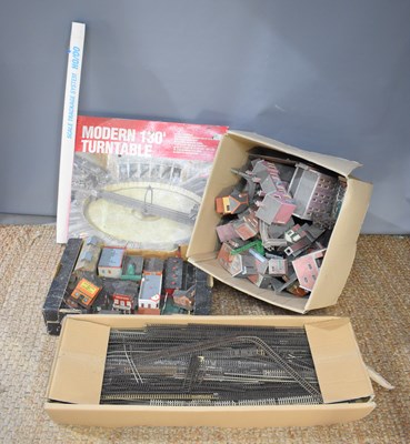 Lot 309 - A collection of OO gauge plastic and cardboard...