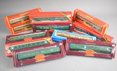 Lot 319 - A group of boxed Hornby OO gauge railway...