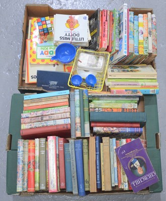 Lot 75 - A group of vintage books and annuals to...