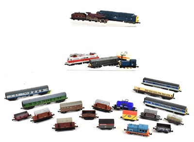 Lot 330 - A group of N gauge model railway locomotives,...