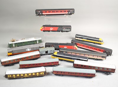 Lot 320 - A group of OO gauge model railway locomotives...