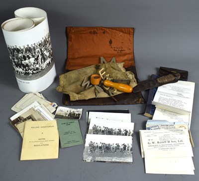 Lot 282 - A group of collectables to include booklets...