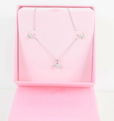 Lot 193 - A 9ct white gold demi parure, comprising...