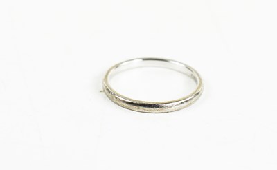 Lot 197 - An 18ct white gold wedding band, planished...