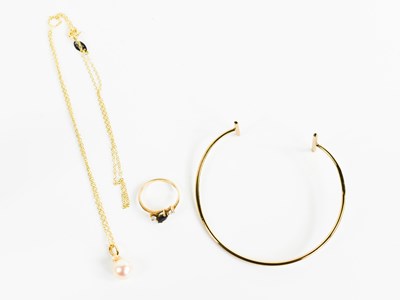 Lot 169 - A 14ct gold pearl pendant, suspended on a...