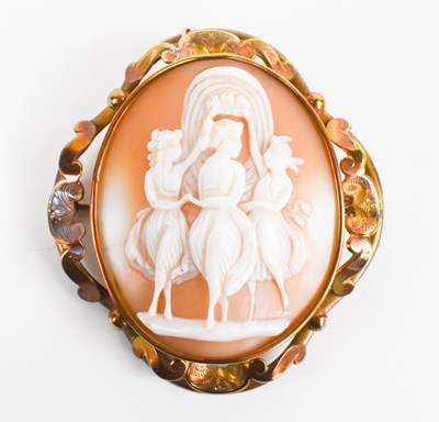 Lot 115 - A Victorian pinchbeck cameo brooch, depicting...