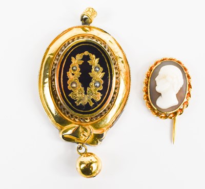 Lot 54 - A Victorian pinchbeck mourning brooch, set...
