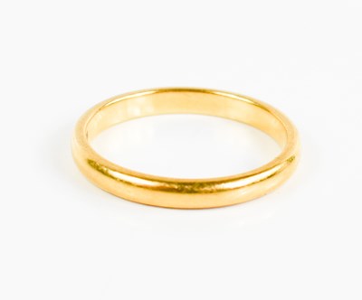 Lot 251 - A 22ct gold wedding band, size N, 3.32g.