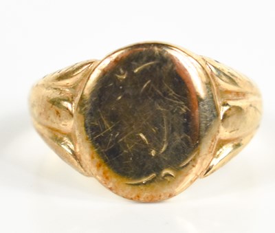 Lot 226 - A 9ct gold signet ring, with engraved oval...
